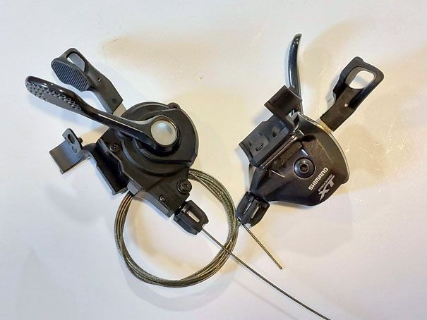 Paire de manettes de dérailleur Shimano Deore XT SL-M8000 – VTT 2x11 vitesses, sans collier (I-Spec II)