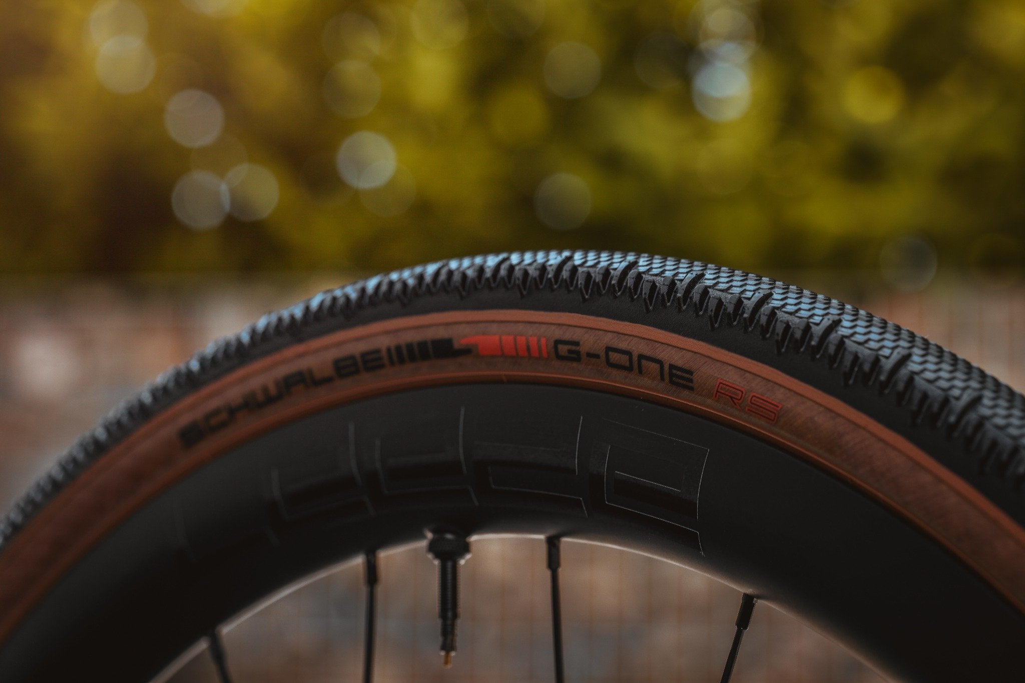 Pneu Gravel Schwalbe G-One RS PRO 700x40C (40-622) – Super Race – V-Guard – Tubeless Ready – ADDIX Race – Flancs Transparents